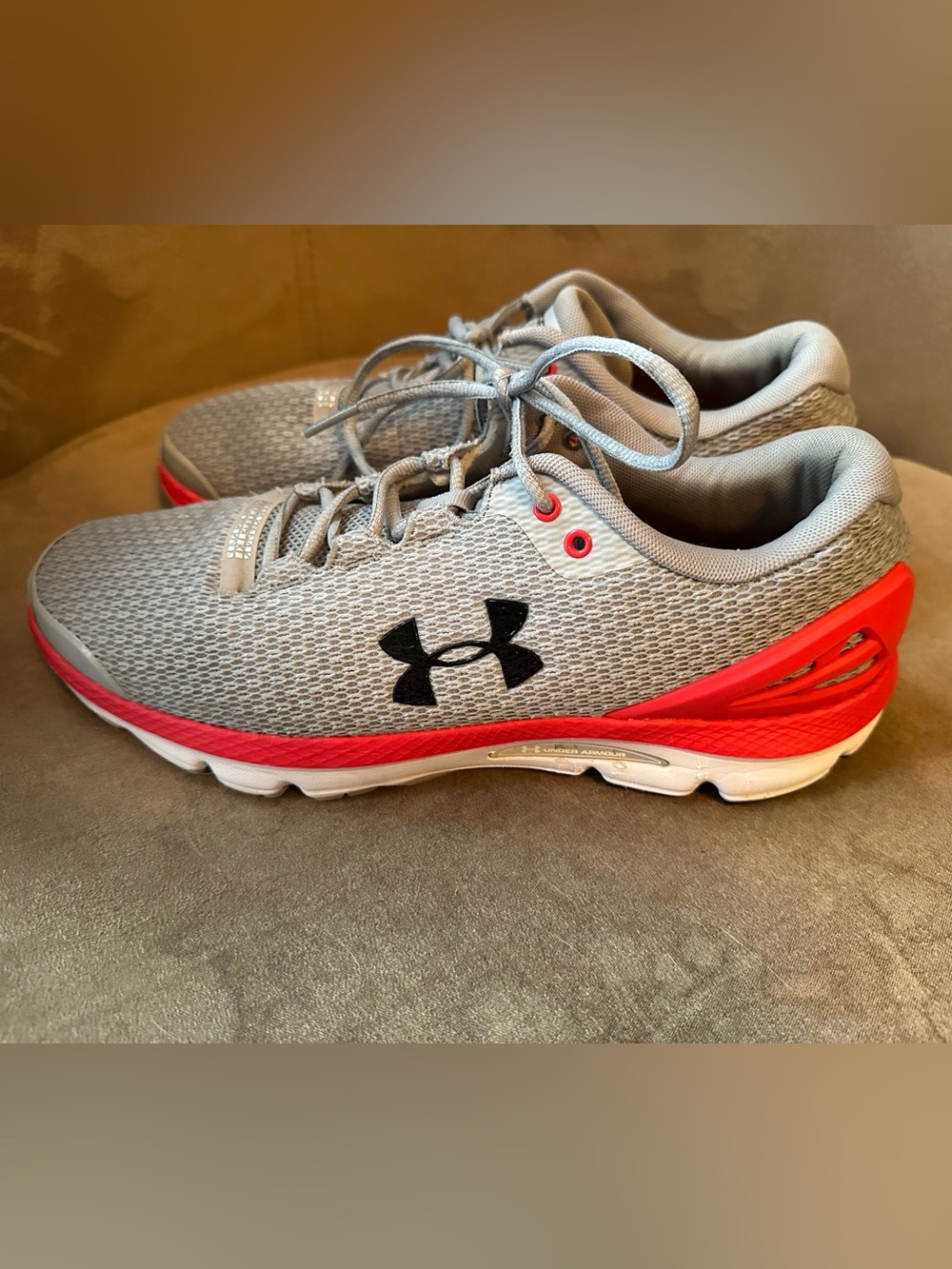Men’s Under Armor Charged Gemini shoes. Size 11. Gray & red/orange